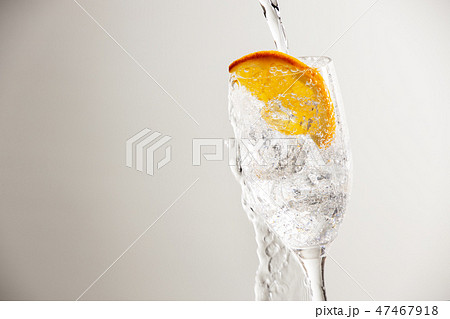 炭酸水にオレンジ 47467918