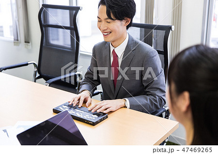 日本ユニバーサルマナー協会監修素材 障害者 ブレイルメモ 点字 ビジネス 会議 打合せ 日本ユニバーサルマナー協会監修素材 障害者 ブレイルメモ 点字 ビジネス 会議 打合せ 47469265
