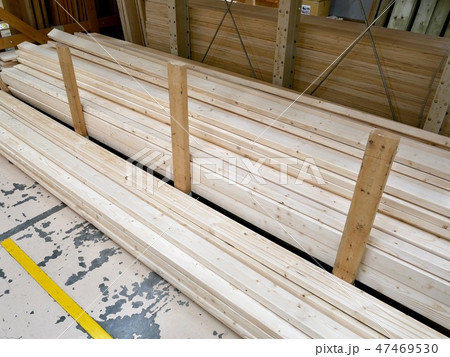 大量に置かれた木材 大量に置かれた木材 47469530