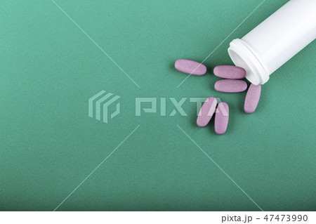 scattered pink pills 47473990