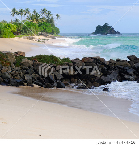 Ocean, picturesque beach and blue sky. Ocean, picturesque beach and blue sky. 47474716