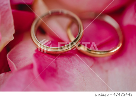 wedding flowers bouquet rings 47475445