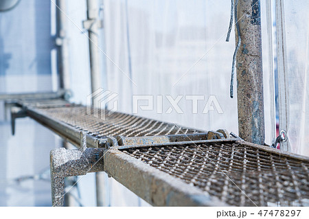 自宅外壁塗装工事 複雑に組まれた足場 自宅外壁塗装工事 複雑に組まれた足場 47478297