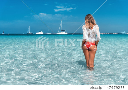 Woman in white lace dress in transparent sea 47479273