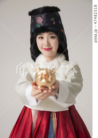Korean beauty concept photo. Young beautiful woman wearing Hanbok, Korean traditional dress. 152 Korean beauty concept photo. Young beautiful woman wearing Hanbok, Korean traditional dress. 152 47482318