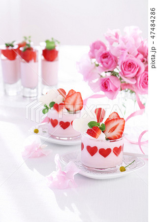 バレンタインいちごスイーツ 47484286