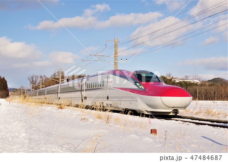 雪景色を走る秋田新幹線こまち 空バック 雪景色を走る秋田新幹線こまち 空バック 47484687
