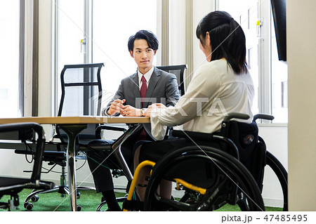 日本ユニバーサルマナー協会監修素材 障害者雇用 ビジネス 面談 面接 47485495