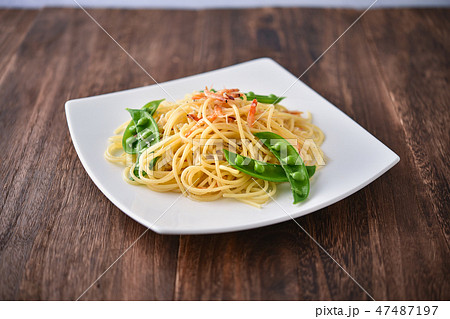 桜えびとスナップエンドウのパスタ① 47487197