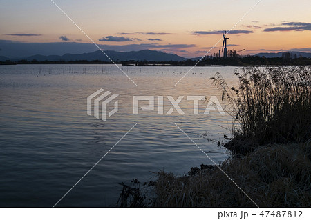 夕焼けの琵琶湖 47487812
