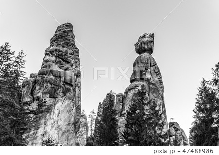 Mayor and his wife. Sandstone rock formation in Adrspach Rocks, Czech Republic 47488986