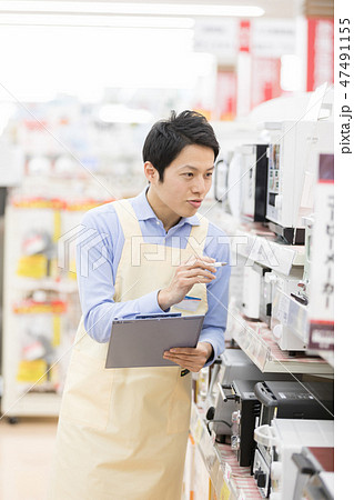 ホームセンター　電器店　店員　商品　品揃え 47491155