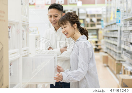 ホームセンター　夫婦　ショッピング 47492249