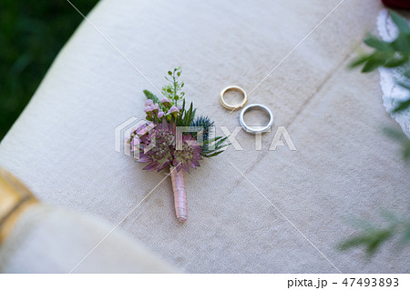 wedding boutonnieres from fresh flowers with rings wedding boutonnieres from fresh flowers with rings 47493893