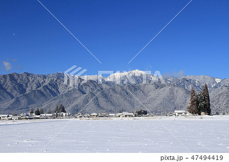 安曇野松川　冬の北アルプス山麓 47494419