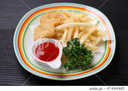 ポテトフライとチキンナゲット ポテトフライとチキンナゲット 47494985