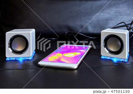 Speakers are connected by cable to smartphone. Speakers are connected by cable to smartphone. 47501130