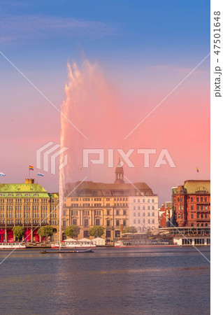 Hamburg Rathaus and Alster lake, Germany Hamburg Rathaus and Alster lake, Germany 47501648