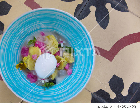 Fresh prepared dessert Ice Kacang.  47502708