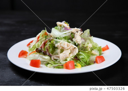 蒸し鶏サラダ 蒸し鶏サラダ 47503326