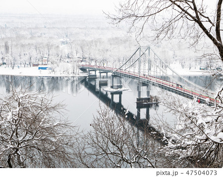 Winter city park Winter city park 47504073