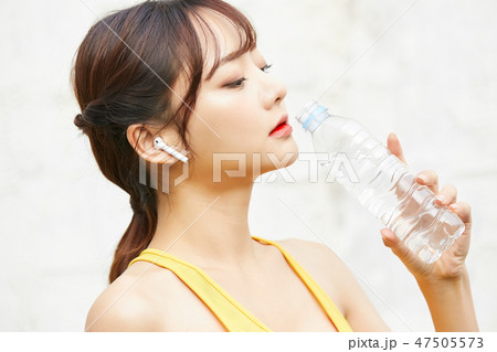 女性　スポーツウェア 47505573