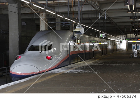 冬のガーラ湯沢駅に停車中の上越新幹線Max号 冬のガーラ湯沢駅に停車中の上越新幹線Max号 47506374