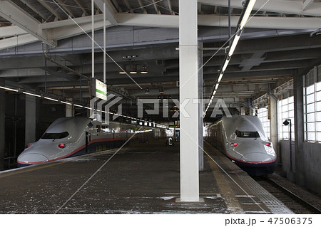冬のガーラ湯沢駅に停車中の上越新幹線Max号 冬のガーラ湯沢駅に停車中の上越新幹線Max号 47506375