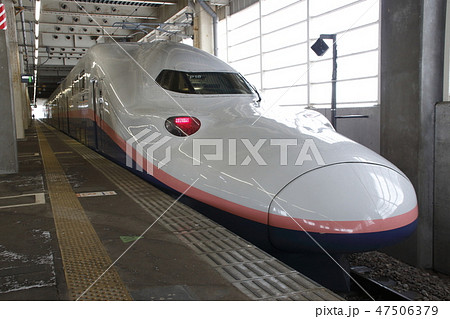 冬のガーラ湯沢駅に停車中の上越新幹線Max号 47506379