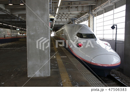 冬のガーラ湯沢駅に停車中の上越新幹線Max号 冬のガーラ湯沢駅に停車中の上越新幹線Max号 47506383