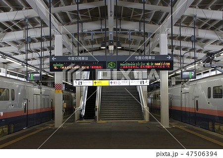 冬のガーラ湯沢駅に停車中の上越新幹線Max号 冬のガーラ湯沢駅に停車中の上越新幹線Max号 47506394