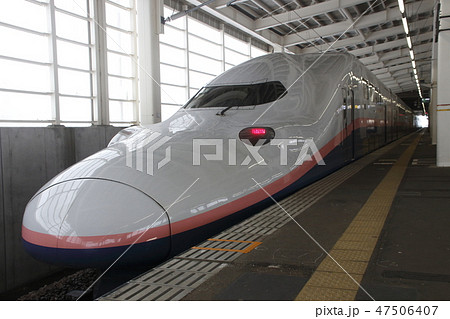 冬のガーラ湯沢駅に停車中の上越新幹線Max号 47506407