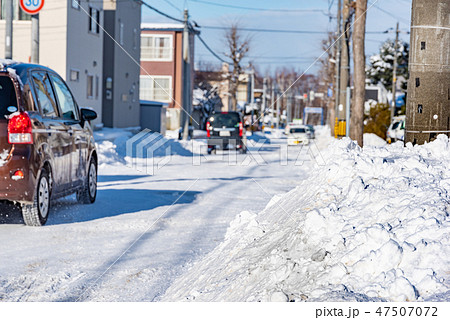 豪雪地帯 冬の市街地 / 雪が降り積もった北海道札幌市の日常風景 47507072