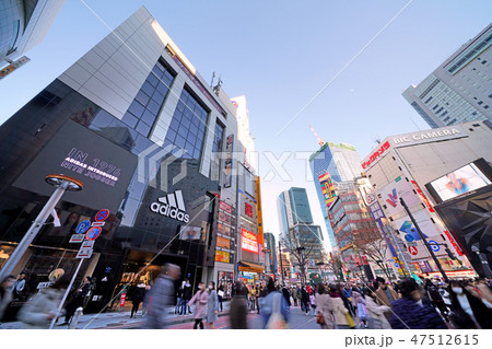 日本の東京都市景観 東京・渋谷の「道玄坂下」から(歩行者天国)、建設中の高層ビルなどを望む 日本の東京都市景観 東京・渋谷の「道玄坂下」から(歩行者天国)、建設中の高層ビルなどを望む 47512615
