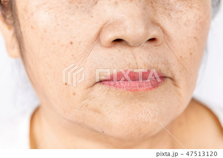 close up skin wrinkle old asian woman face 47513120