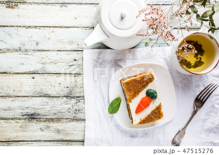 Slice of carrot cake Slice of carrot cake 47515276