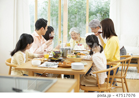 多世代ホームパーティーイメージ 47517076