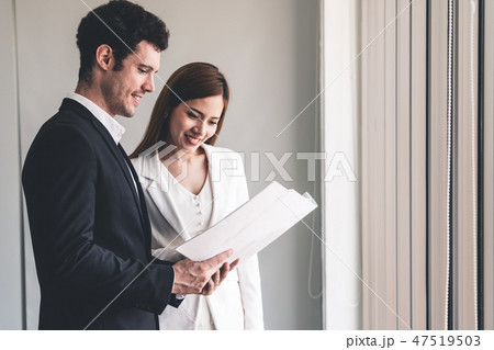 Businesswoman meeting with businessman in office. 47519503