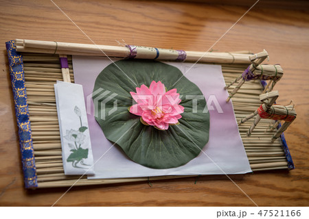 お盆飾りイメージ 精霊馬 蓮の花の写真素材 [47521166] - PIXTA