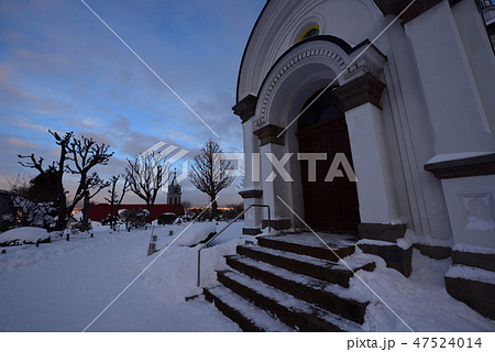 ハリストス正教会復活聖堂越しのカトリック元町教会 47524014