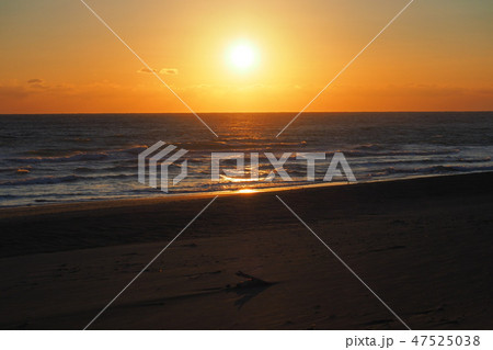 夕日と砂浜 夕日と砂浜 47525038