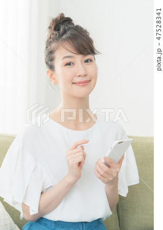 young woman 47528341