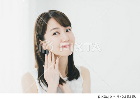 young woman 47528386