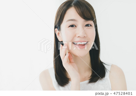 young woman young woman 47528401