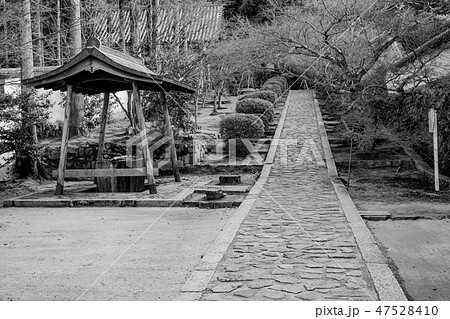 冬の京都の一休寺 47528410