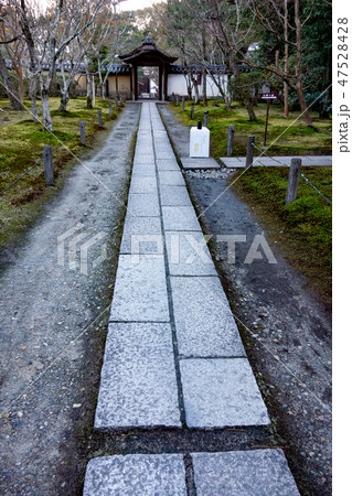 冬の京都の一休寺 47528428