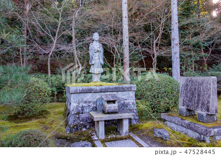 冬の京都の一休寺 47528445