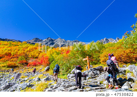 紅葉・秋の涸沢・登山道 47530822