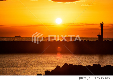 港からの日の出 港からの日の出 47535385