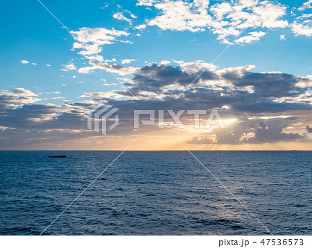 マルタ バレッタ 朝陽 クルージング 47536573